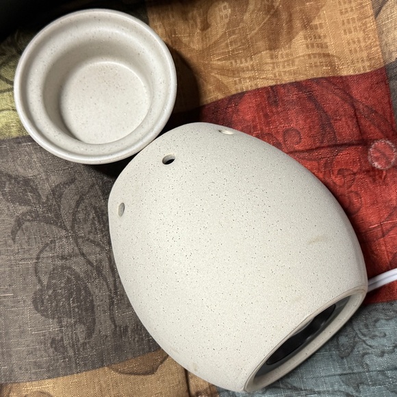 Ceramic Sanded Tabletop Wax Warmer and two 12-count scented melts NWOT - Picture 4 of 13